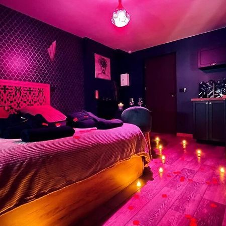 Love Room L' Orientale / Jacuzzi / Sauna Chateau-Landon Exterior foto